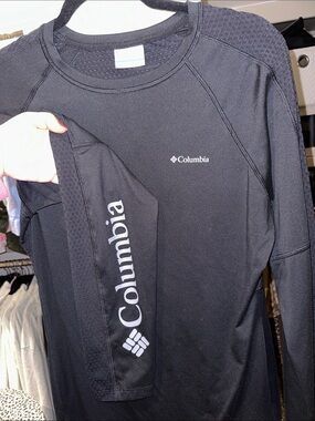 Women’s Columbia Black Long-Sleeve Performance Tee w/ Grey Logo Sleeve